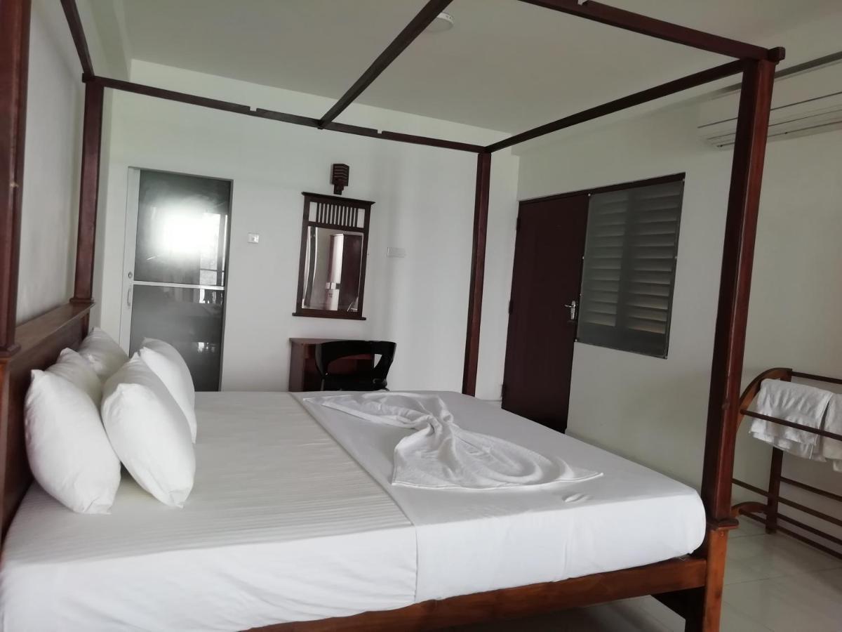 Rainbow Beach Hotel Hikkaduwa Kültér fotó