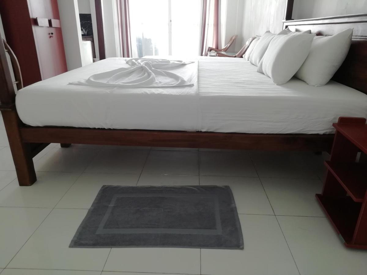 Rainbow Beach Hotel Hikkaduwa Szoba fotó